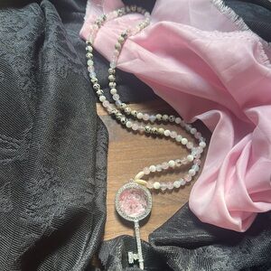 NWT Strawberry Milk &Cookies Necklace (Dalmatian jasper,rose quartz,flower agate